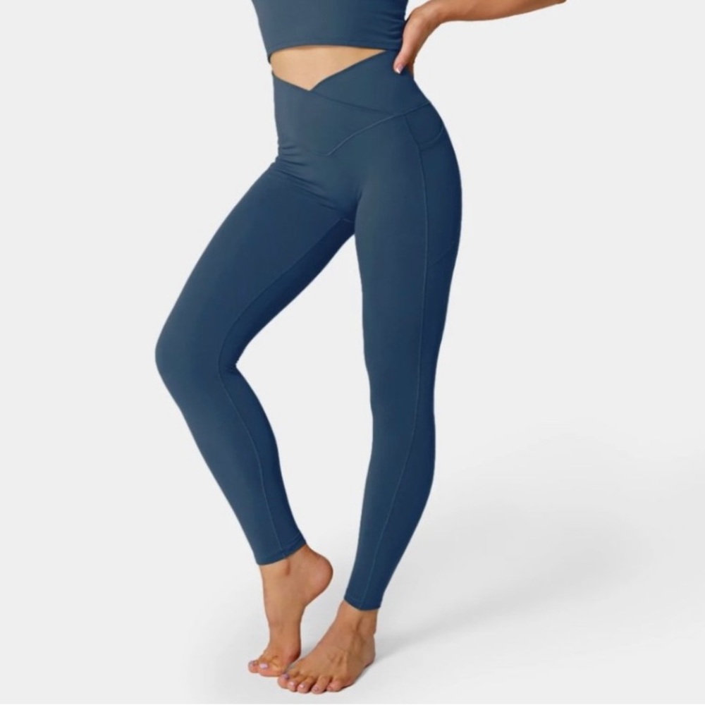 Halara crossover waist pocket leggings in Oxford Blue